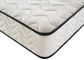 El colchón superior apretado del color blanco, rueda para arriba limpia el colchón comprimido de la espuma con la aspiradora de la memoria