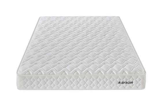 Colchón de resorte de bolsillo de categoría hotel 3 estrellas. Tejido superior blanco, anti-disturbio, soporte ergonómico, personalizable para proyectos hoteleros masivos.